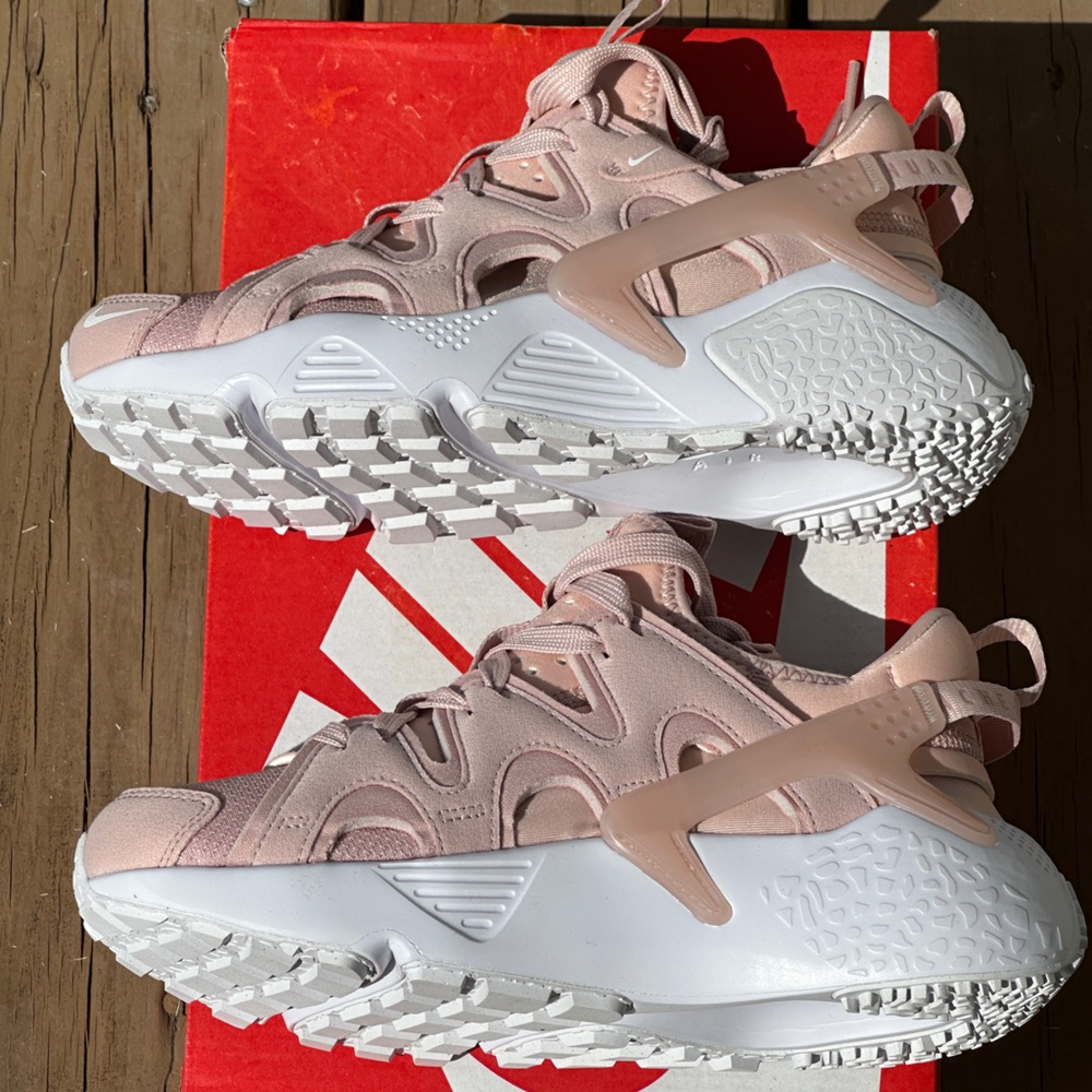 NEW Nike Air Huarache Craft Casual Sneaker - US Size Womens 7 | Mens, Youth 5.5 - Picture 8 of 10